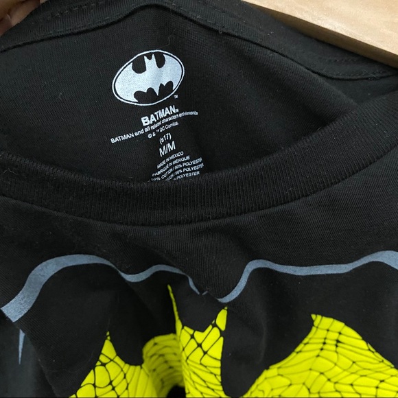 Batman Shirt with cape - Picture 3 of 5